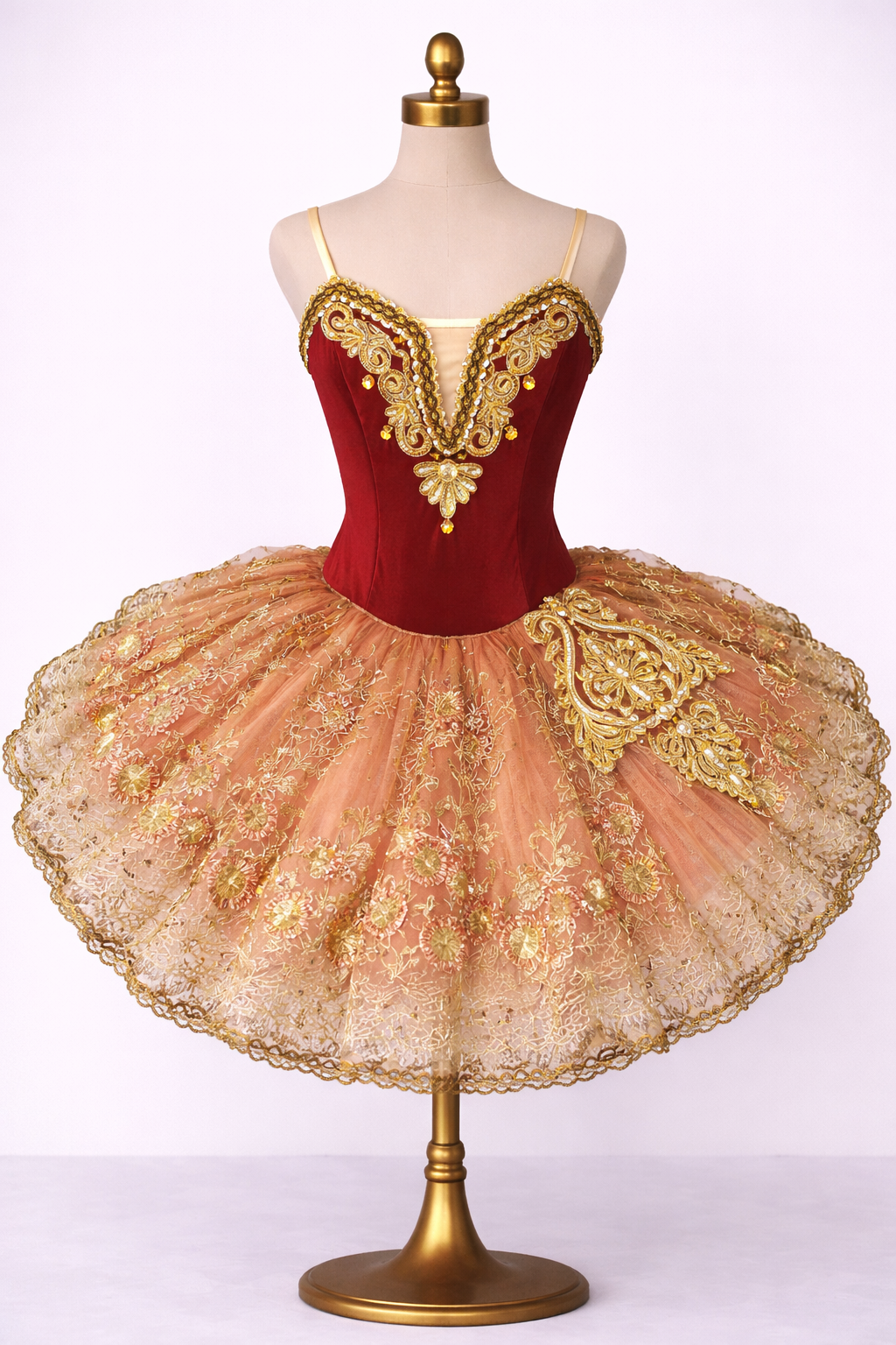 Completo da danza su misura con finiture decorative